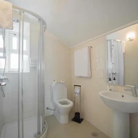 Garden Bed and breakfast 3*